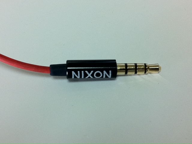 nixon-wire-3-button-mic-1