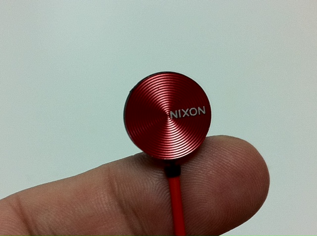 nixon-wire-3-button-mic-2